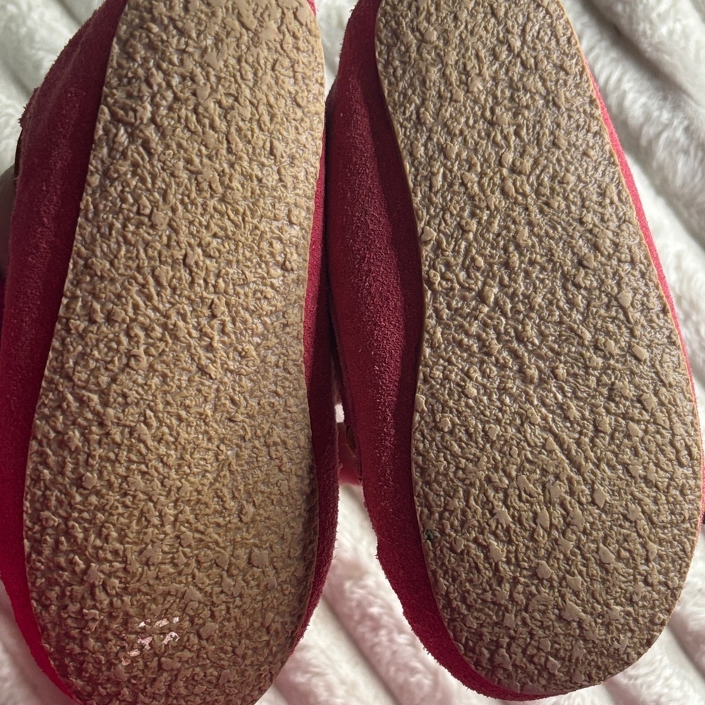 Minnetonka Kids Moccasins in Red and Brown - Picture 4 of 5
